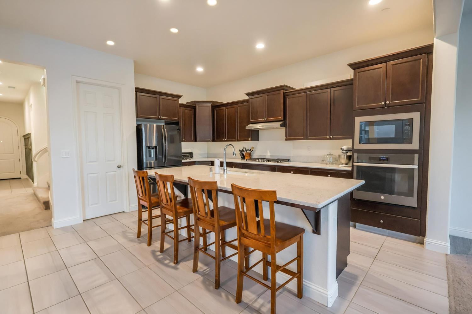 2051 Sierra Ave, Clovis, CA 93611