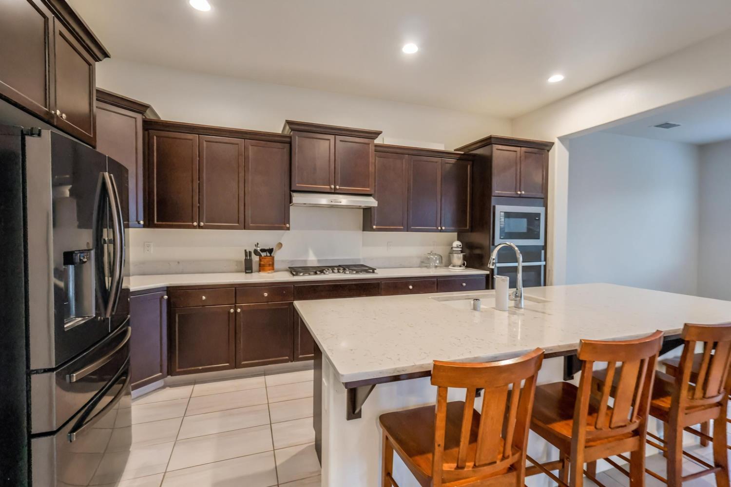 2051 Sierra Ave, Clovis, CA 93611