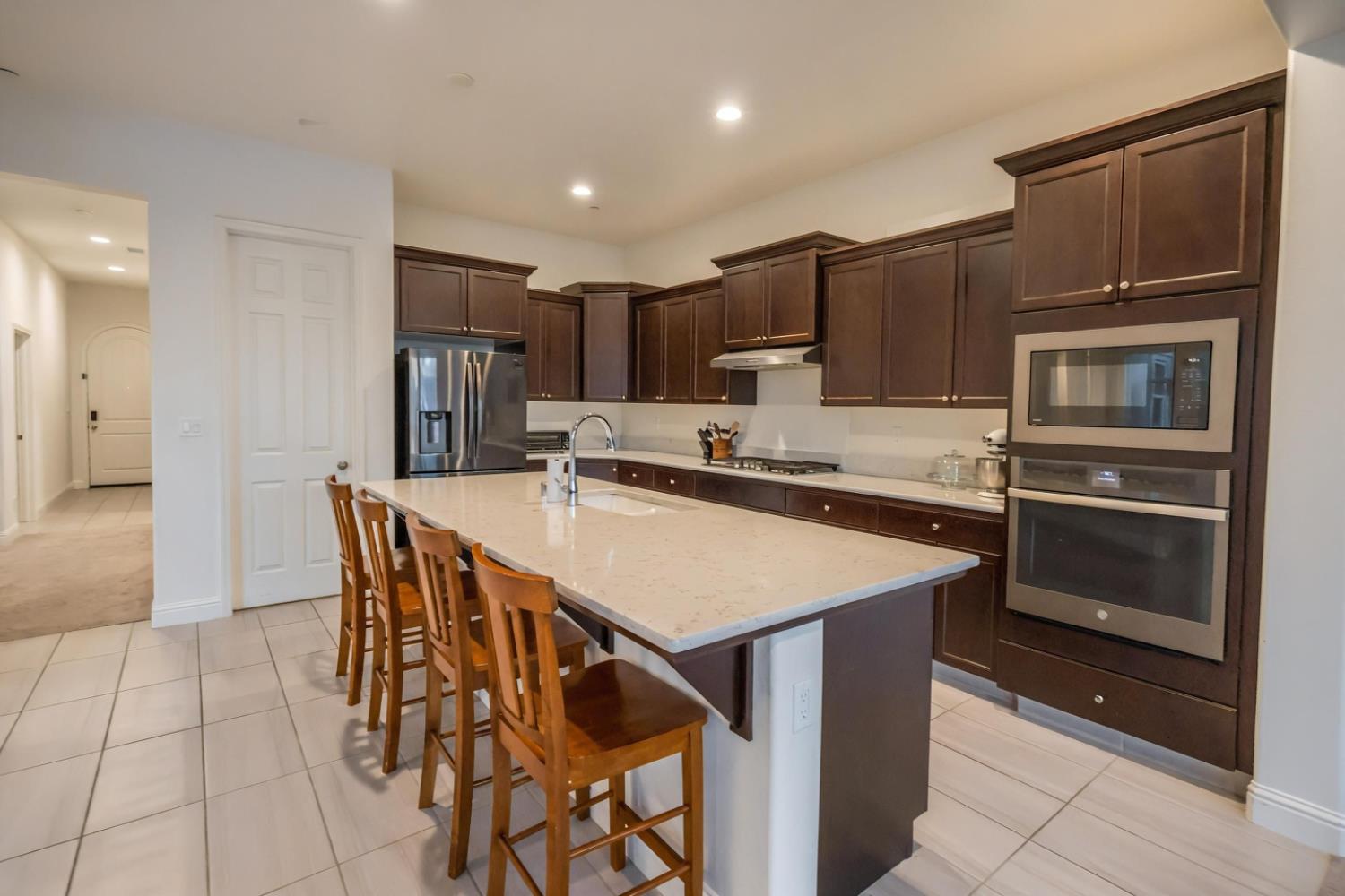 2051 Sierra Ave, Clovis, CA 93611