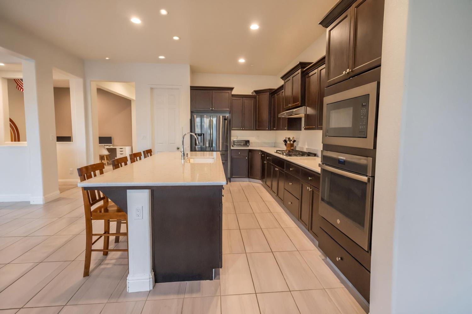 2051 Sierra Ave, Clovis, CA 93611