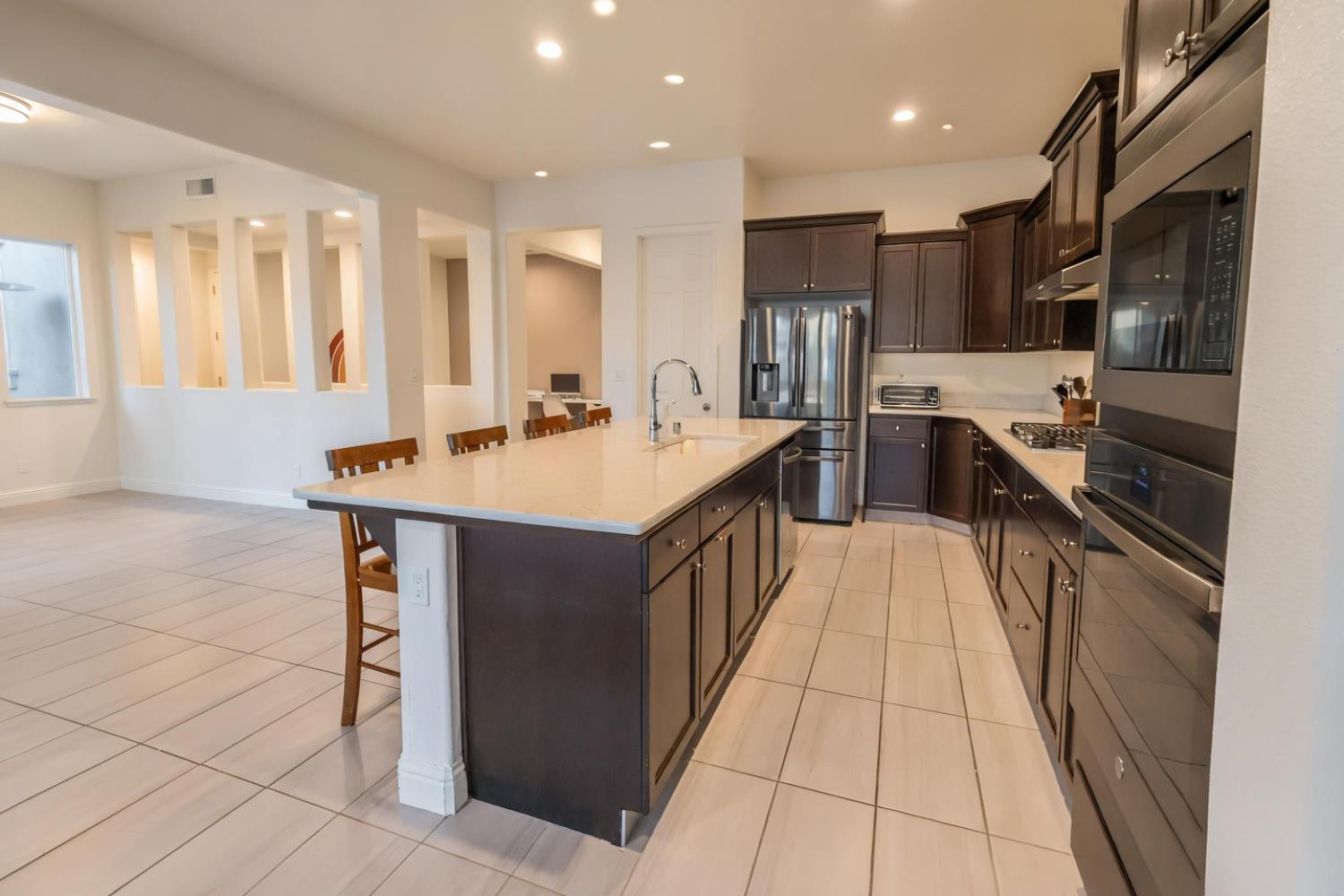 2051 Sierra Ave, Clovis, CA 93611