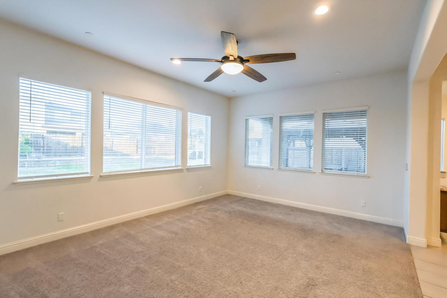 2051 Sierra Ave, Clovis, CA 93611