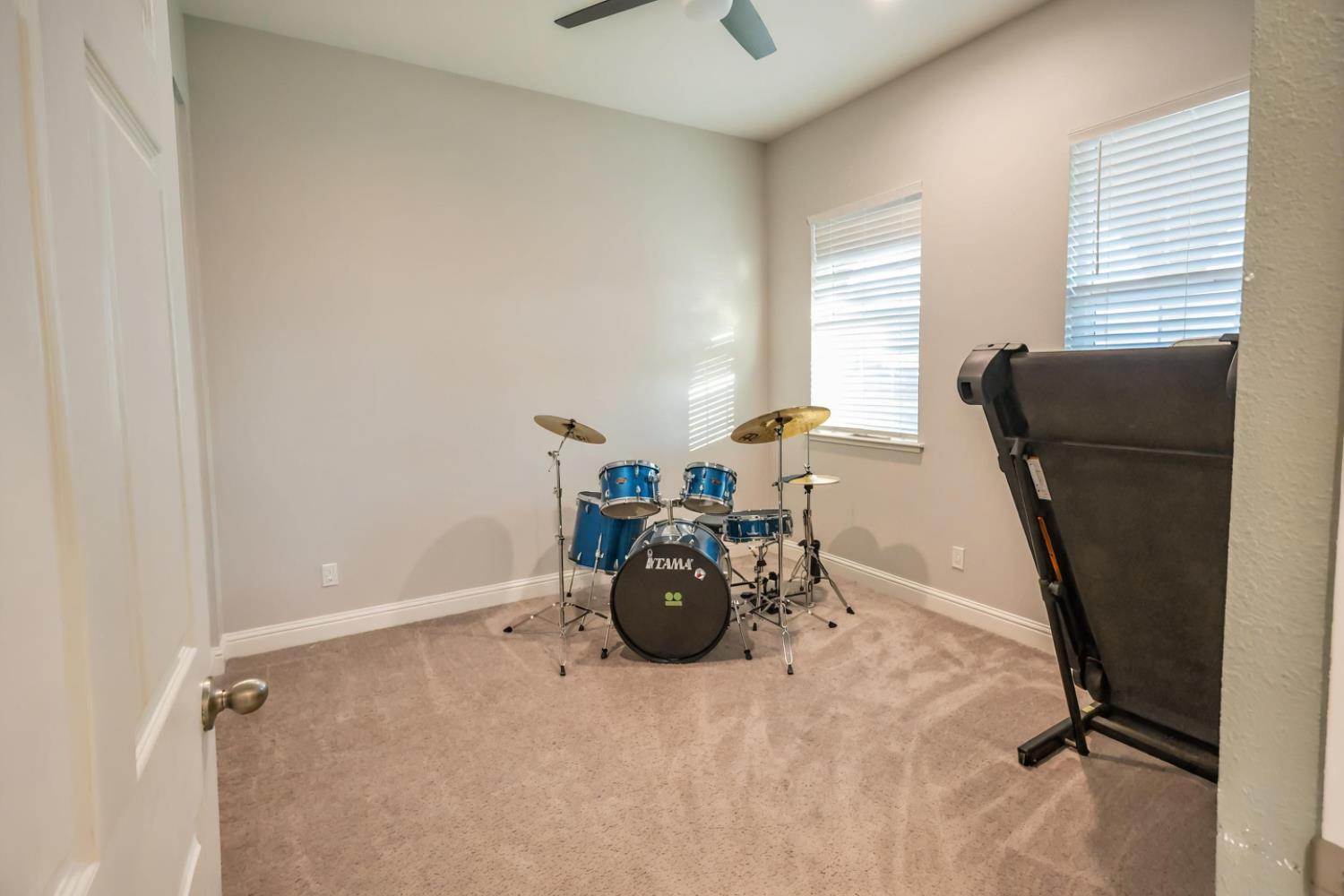 2051 Sierra Ave, Clovis, CA 93611