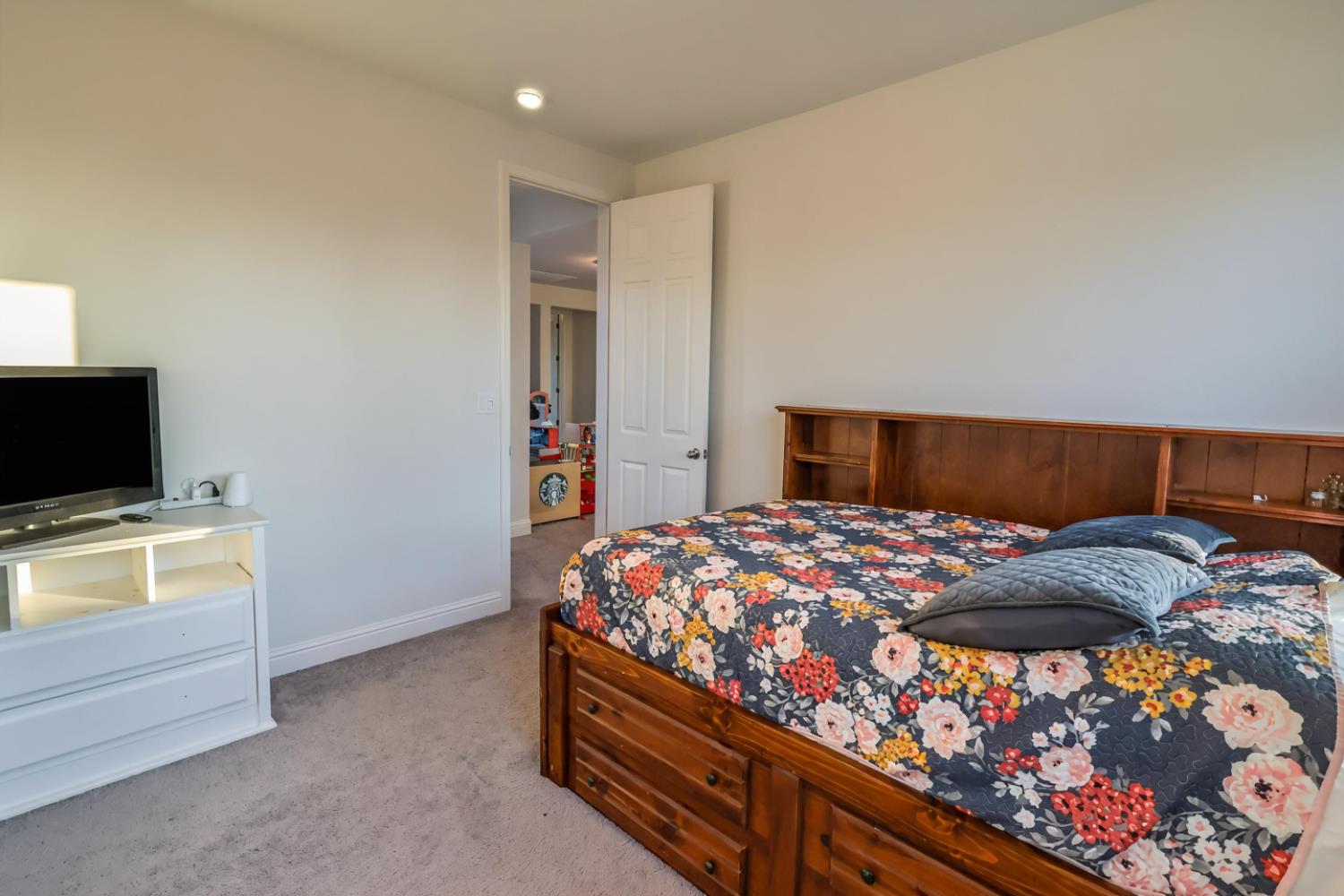 2051 Sierra Ave, Clovis, CA 93611