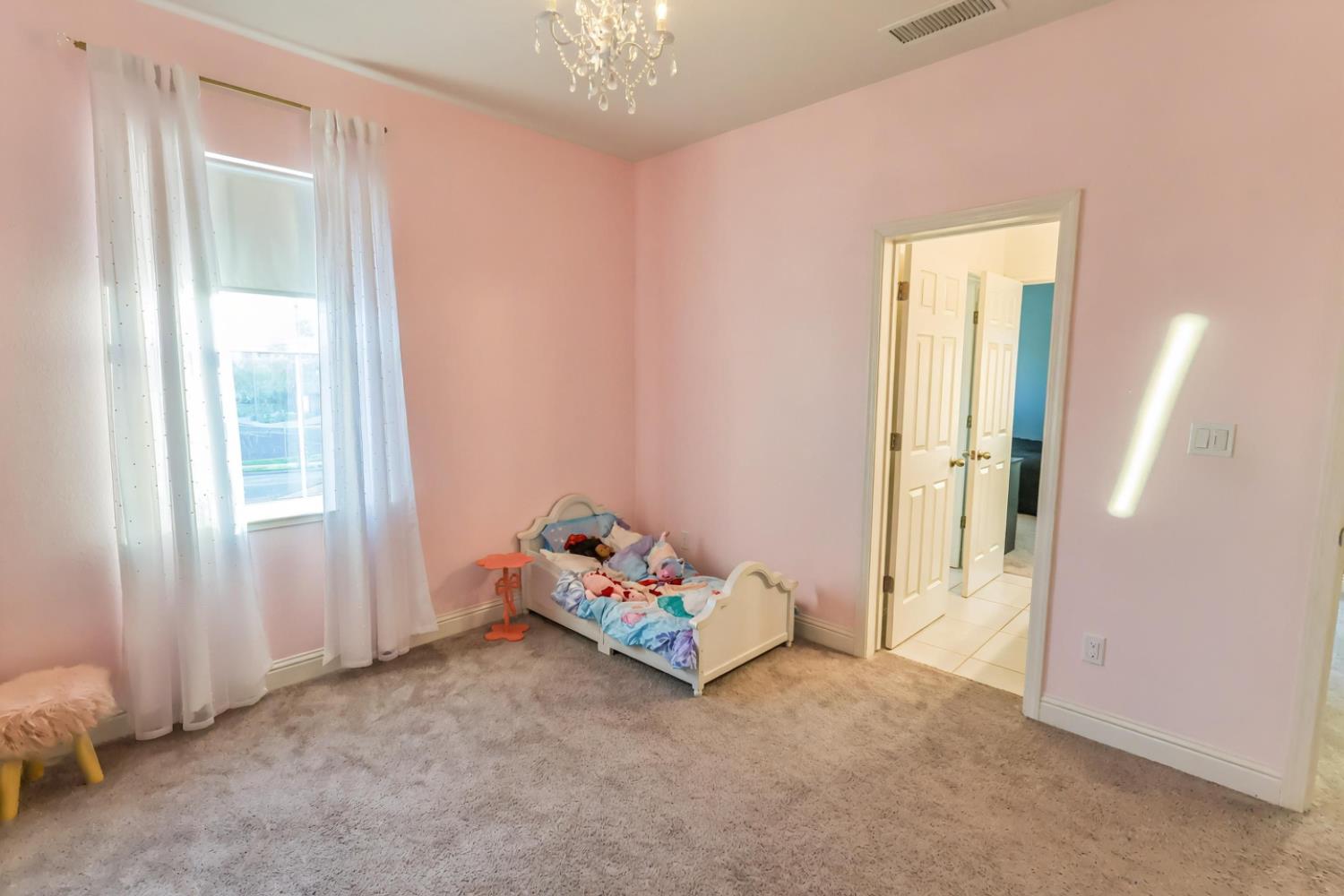 2051 Sierra Ave, Clovis, CA 93611