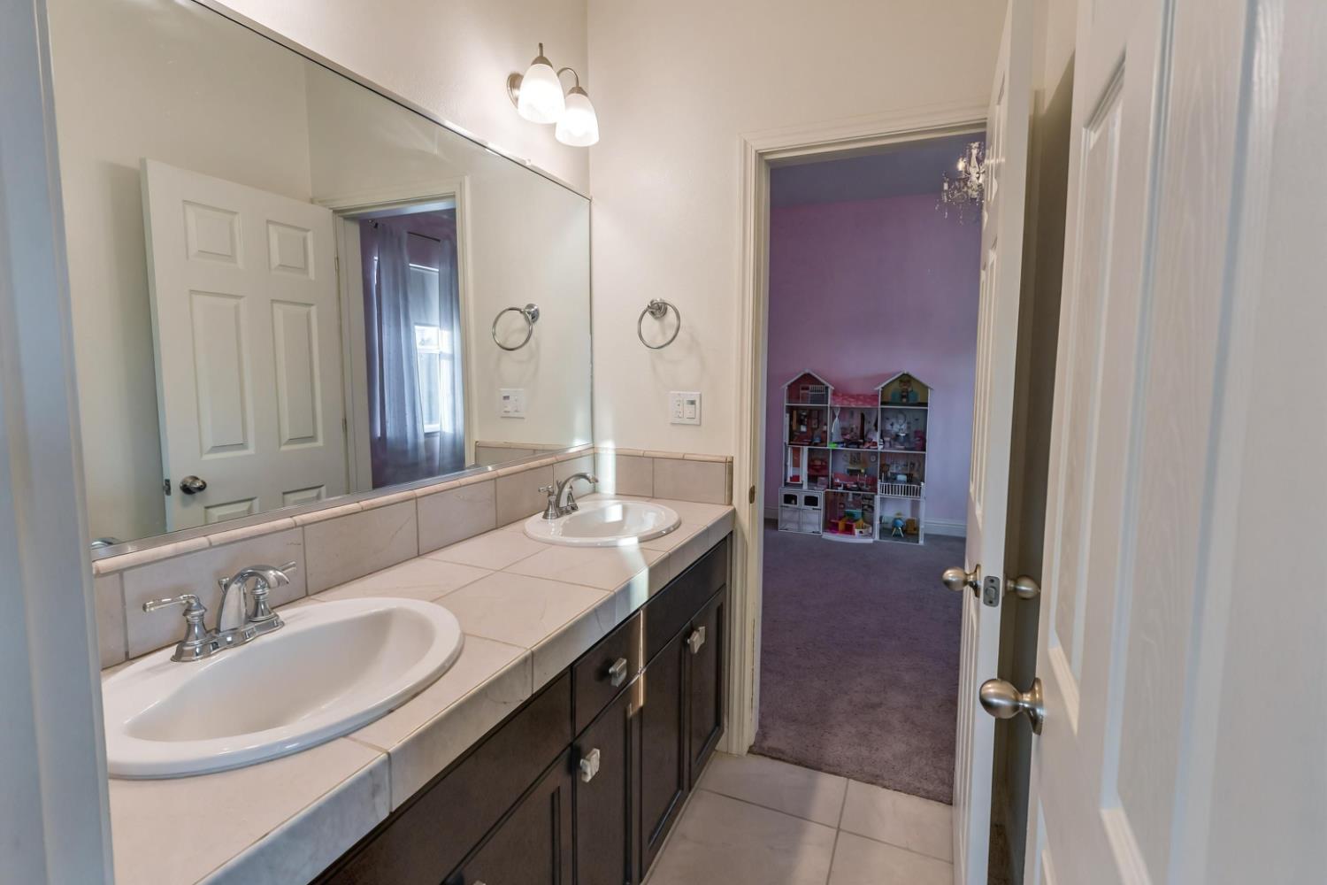 2051 Sierra Ave, Clovis, CA 93611