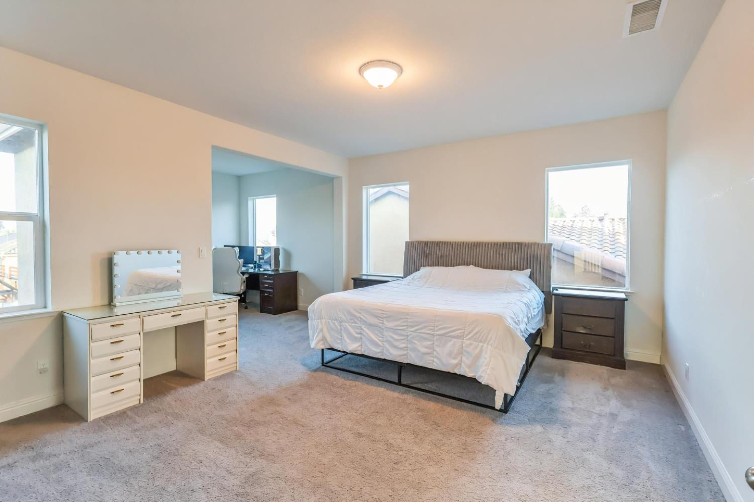 2051 Sierra Ave, Clovis, CA 93611