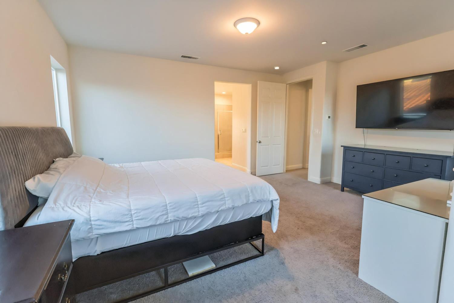 2051 Sierra Ave, Clovis, CA 93611