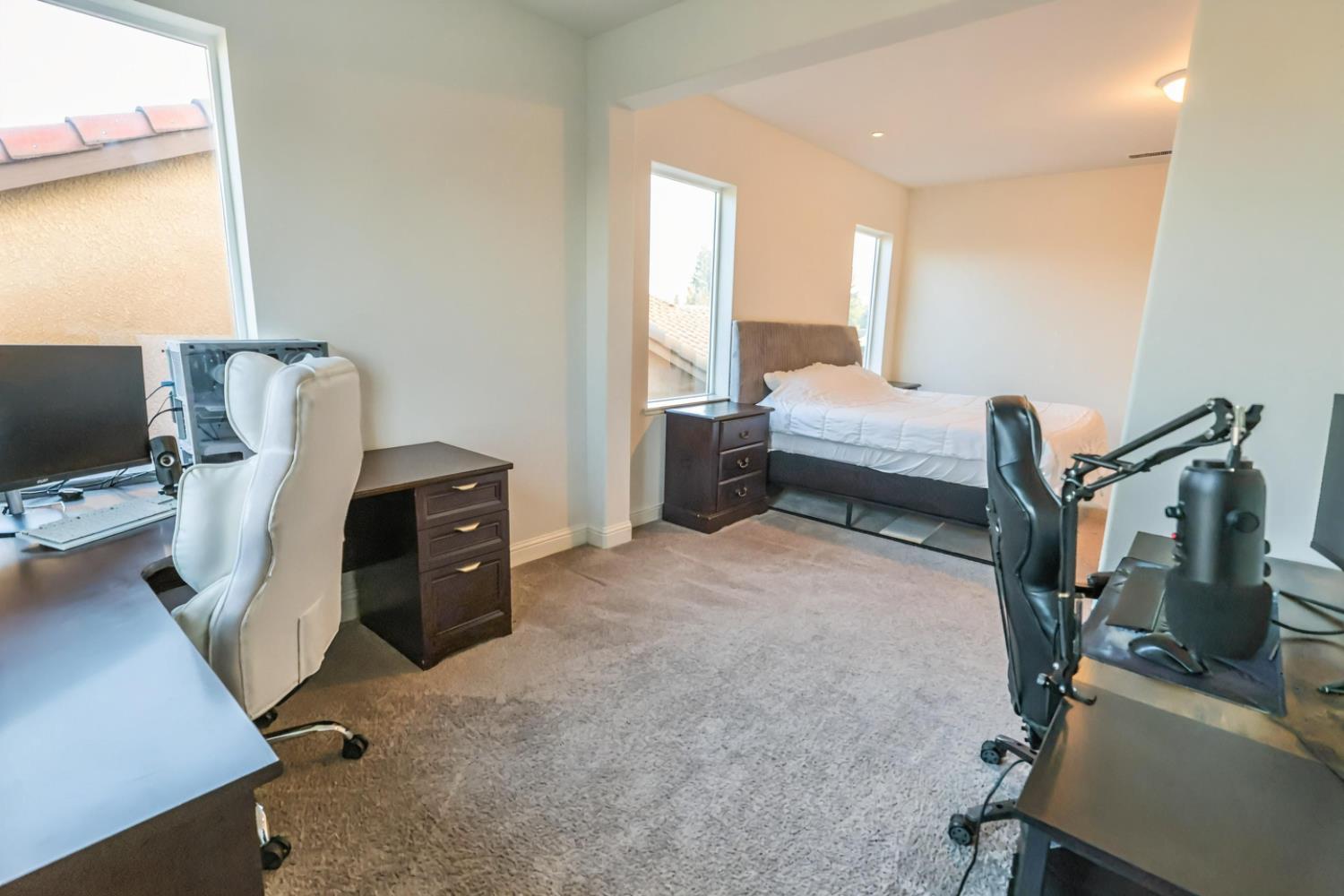 2051 Sierra Ave, Clovis, CA 93611