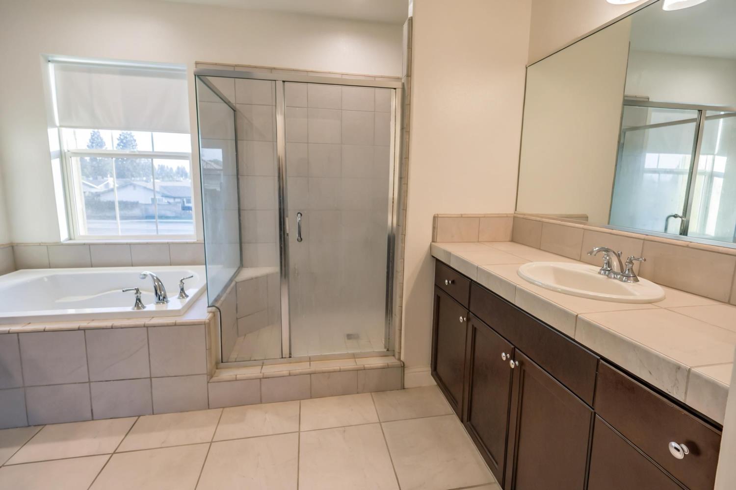 2051 Sierra Ave, Clovis, CA 93611