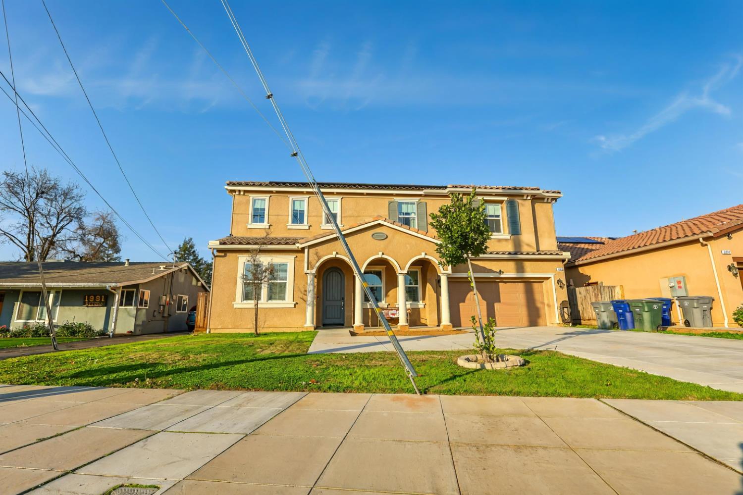 2051 Sierra Ave, Clovis, CA 93611