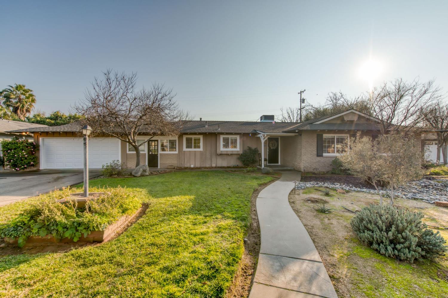 279 W San Ramon, Fresno, CA 93704