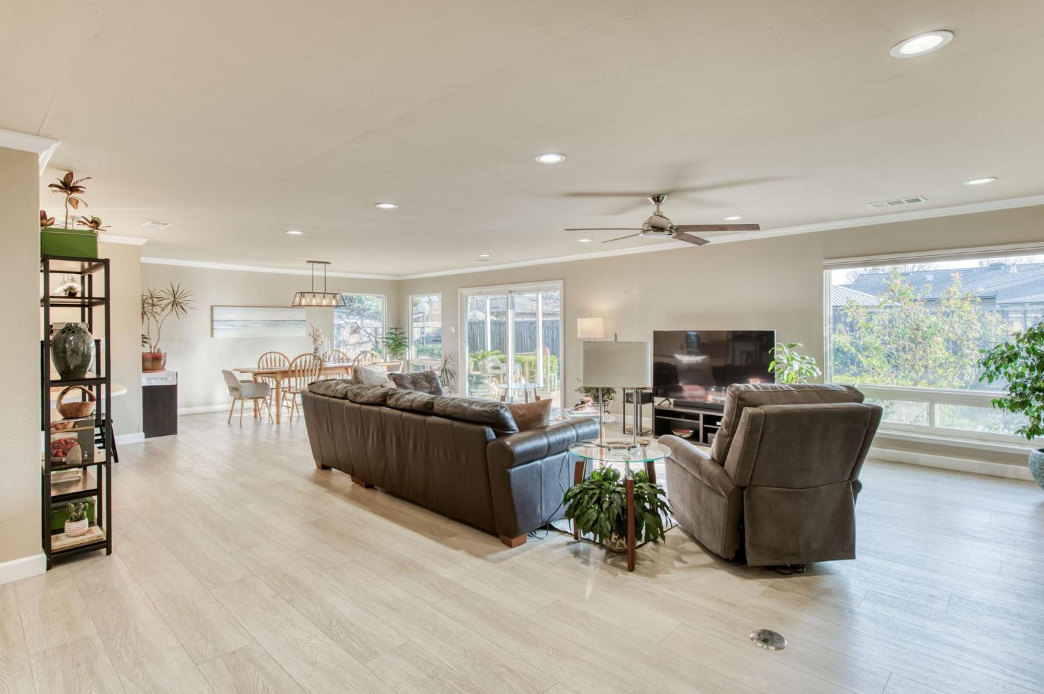 279 W San Ramon, Fresno, CA 93704