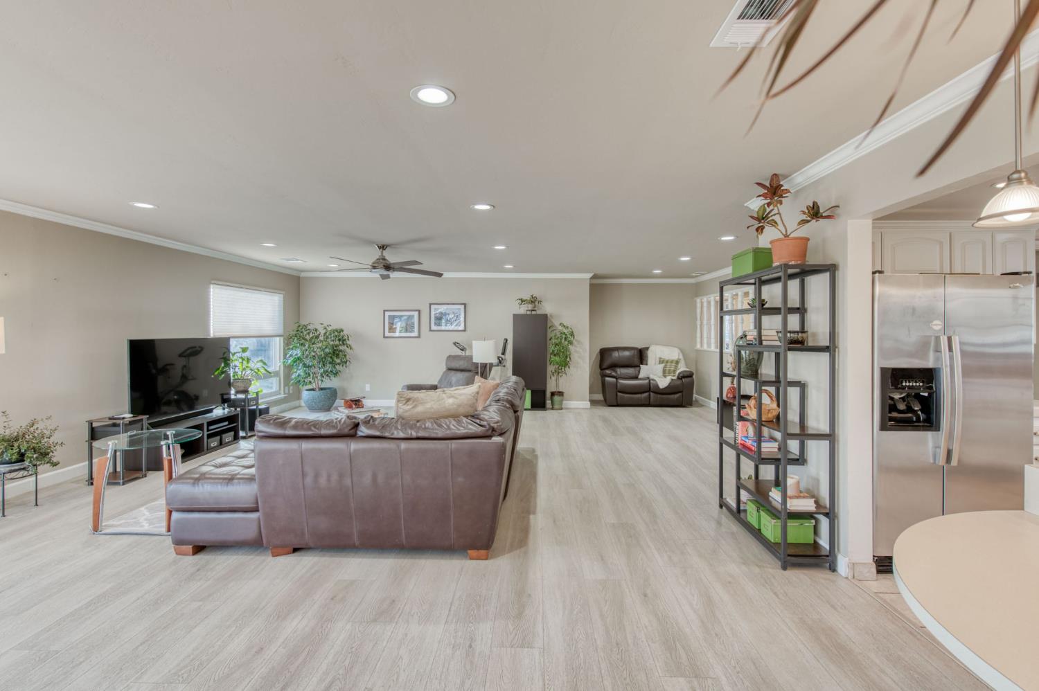 279 W San Ramon, Fresno, CA 93704