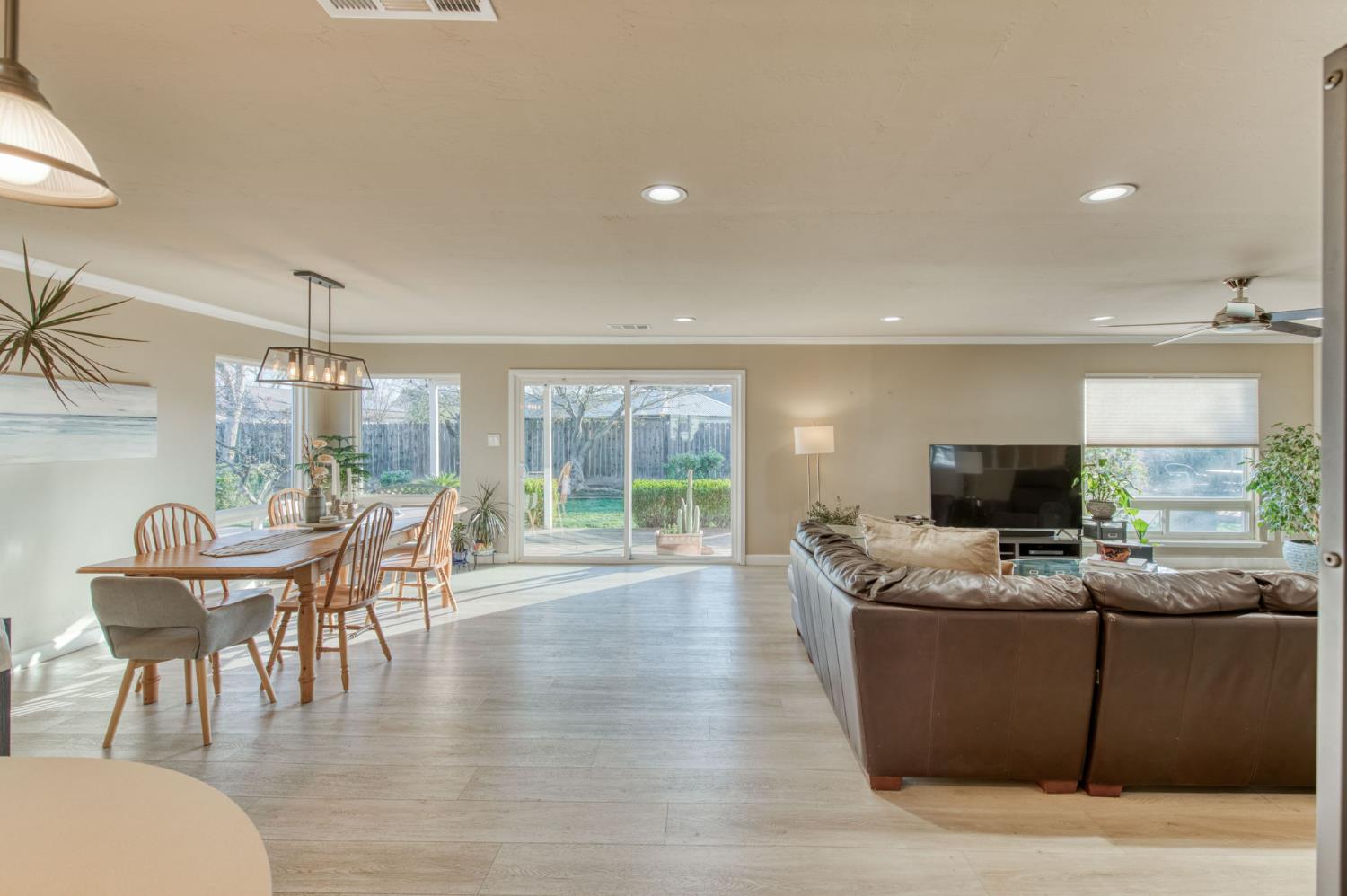 279 W San Ramon, Fresno, CA 93704