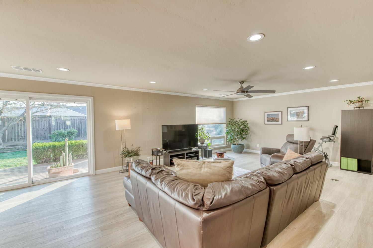 279 W San Ramon, Fresno, CA 93704