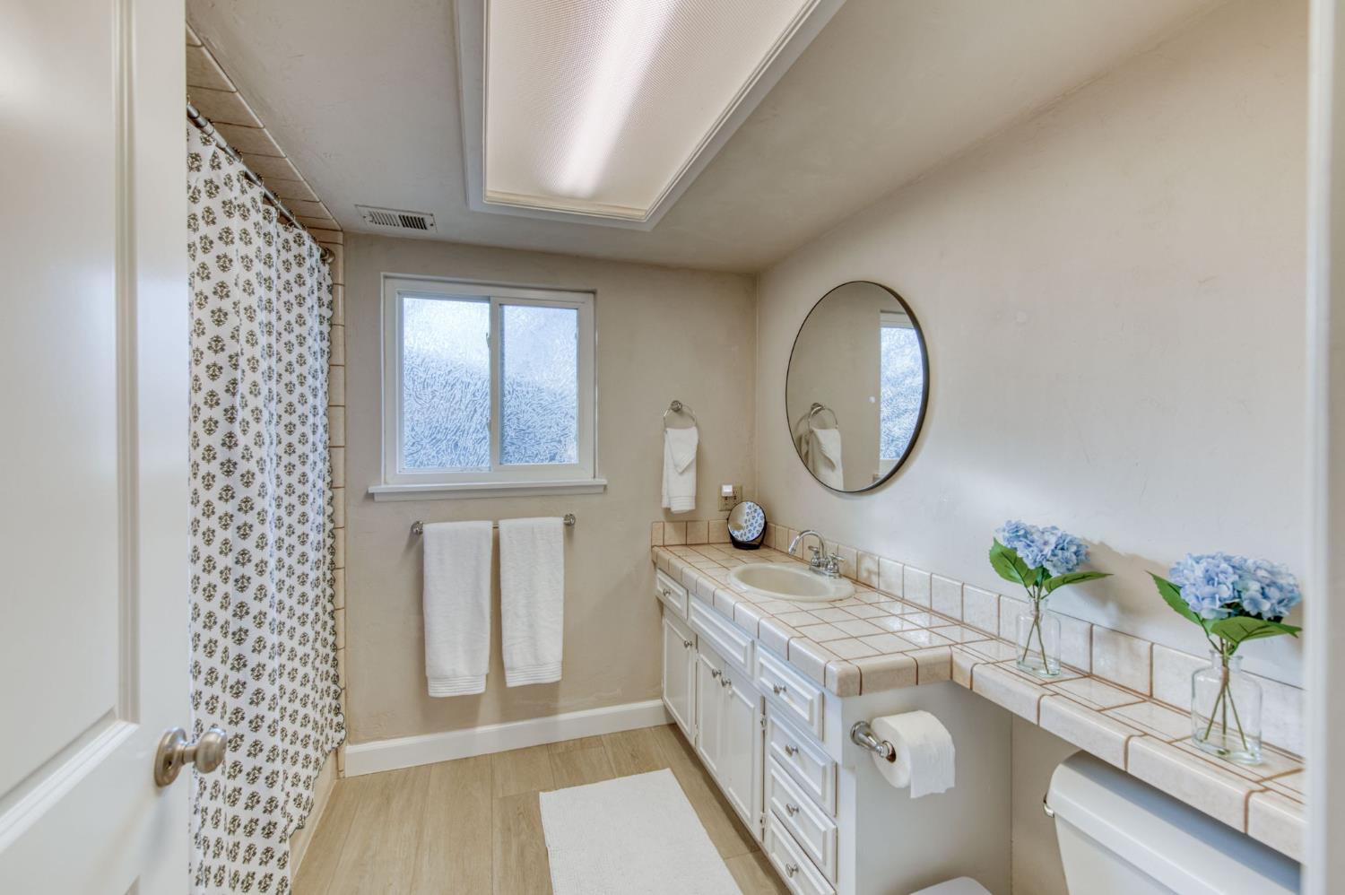 279 W San Ramon, Fresno, CA 93704