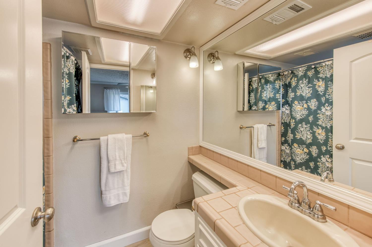 279 W San Ramon, Fresno, CA 93704