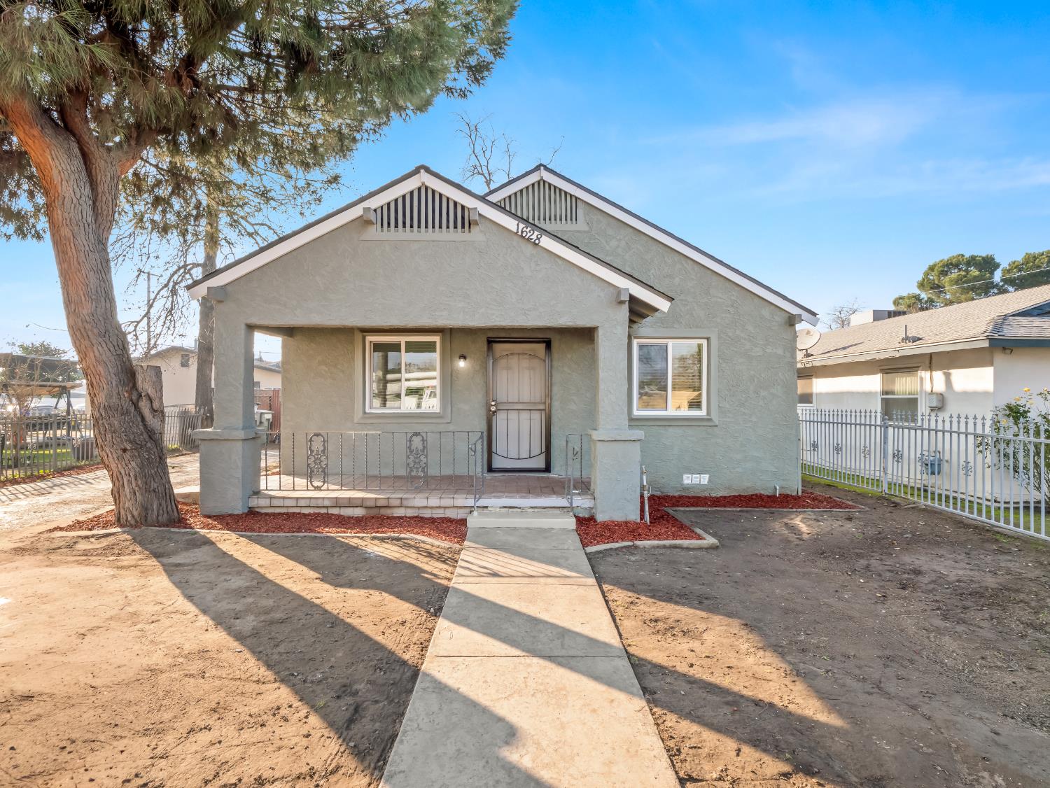 1628 Hazelwood, Fresno, CA 93702