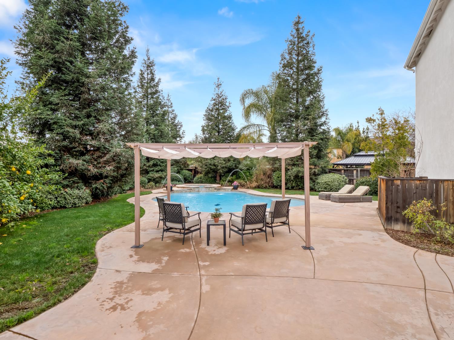 3664 Serena Ave, Clovis, CA 93619