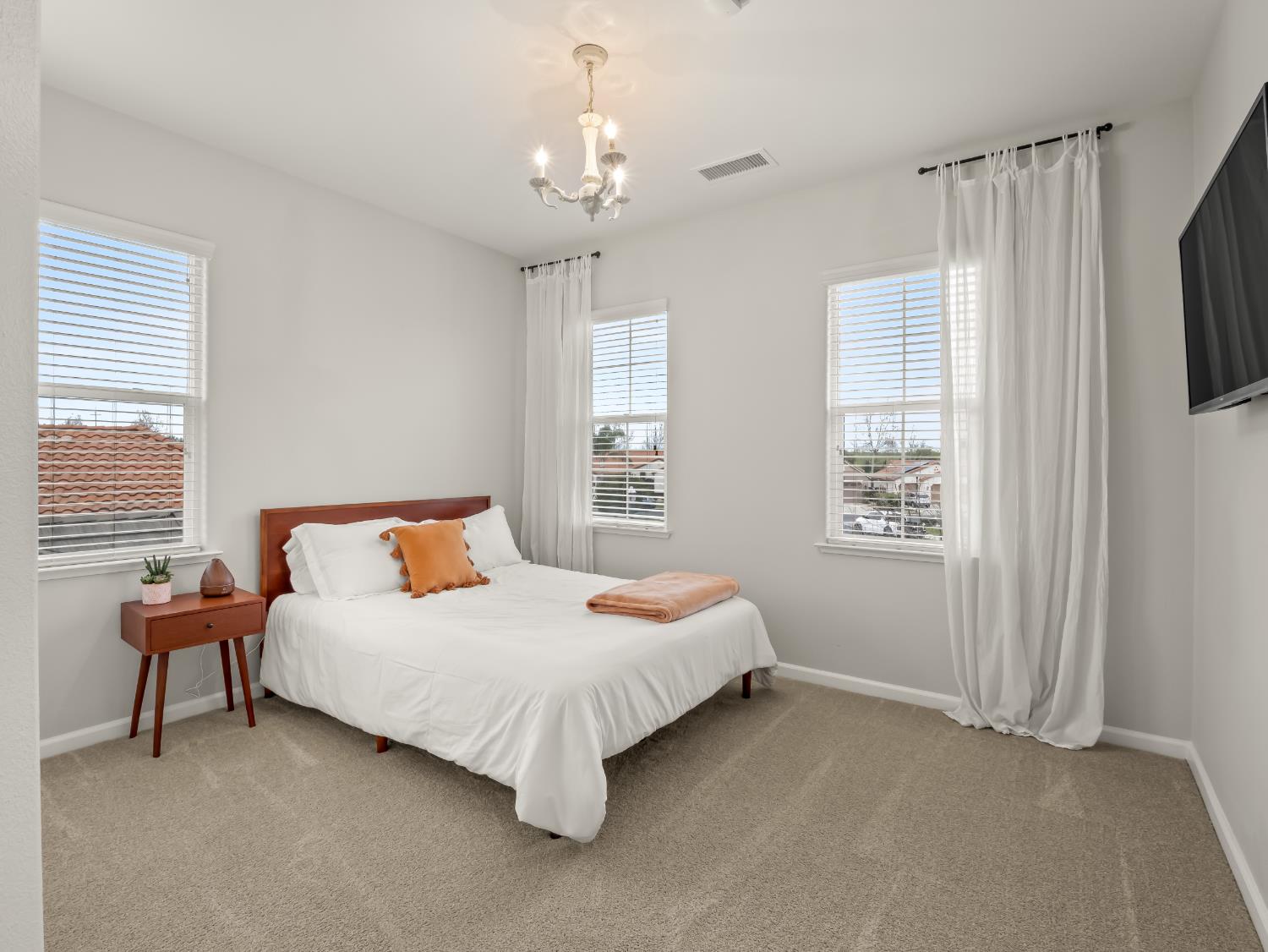 3664 Serena Ave, Clovis, CA 93619