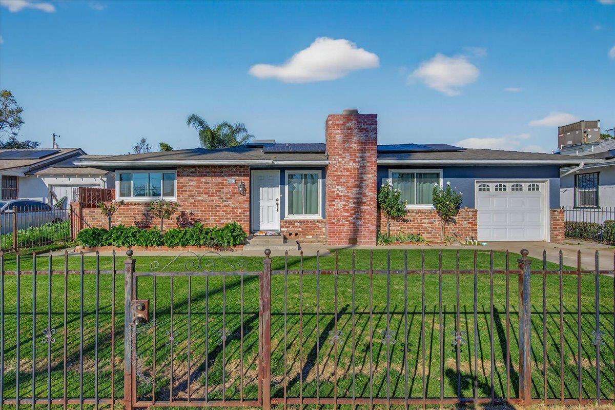 1524 W Fountain Way, Fresno, CA 93705