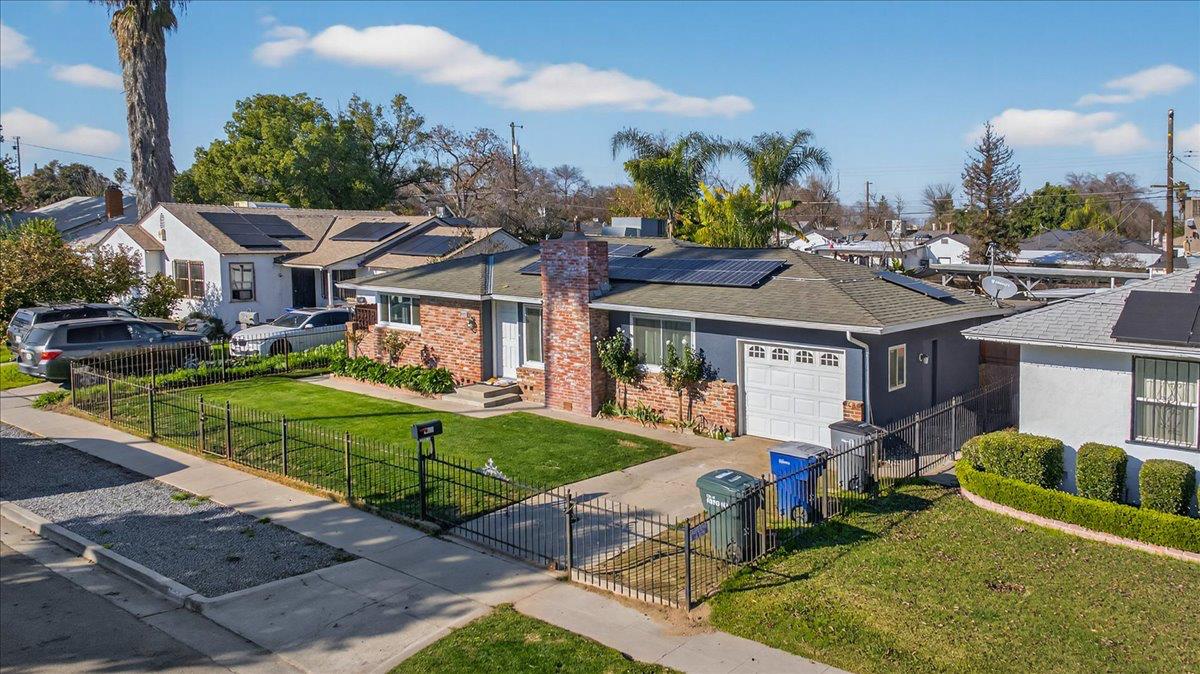 1524 W Fountain Way, Fresno, CA 93705