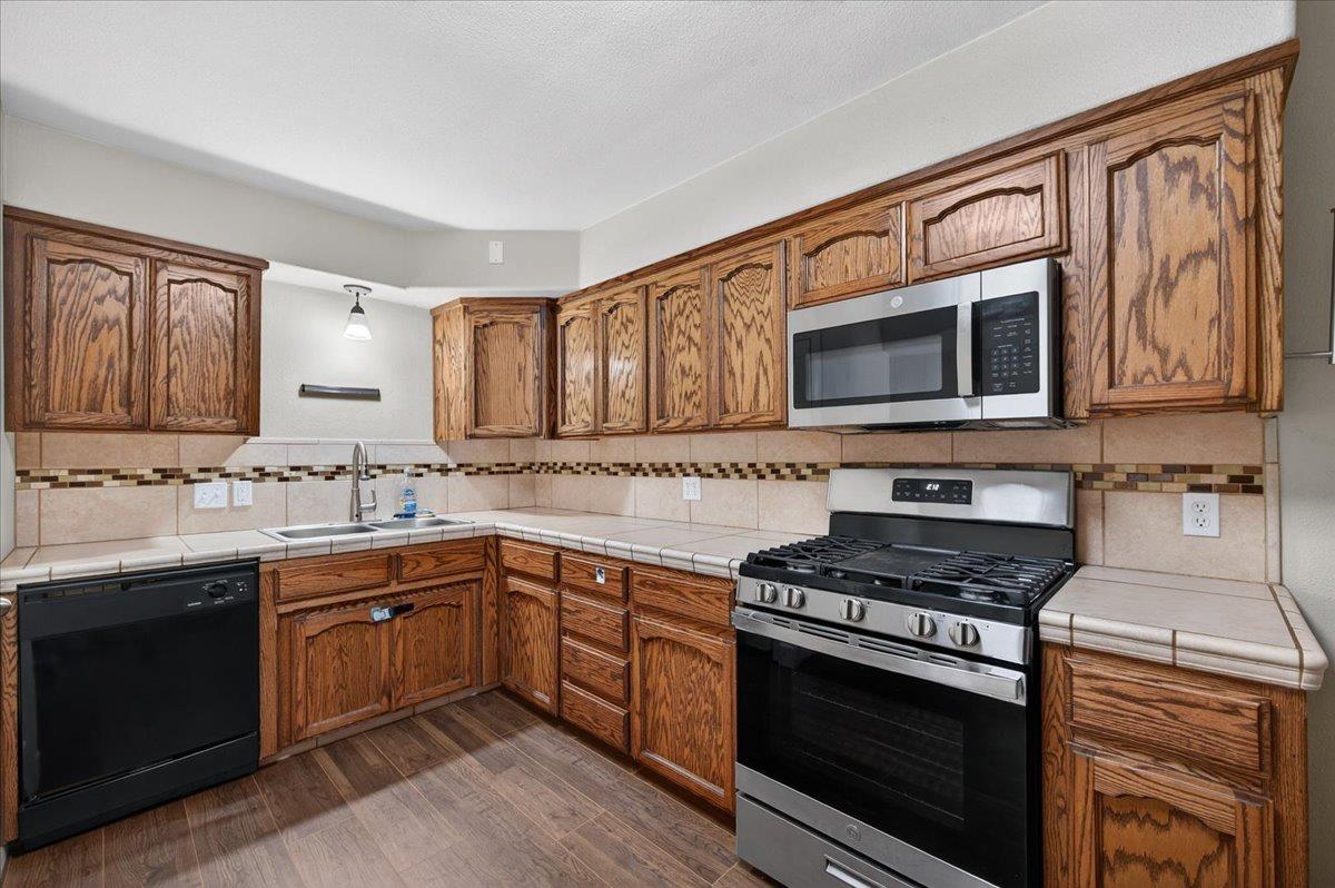 1524 W Fountain Way, Fresno, CA 93705