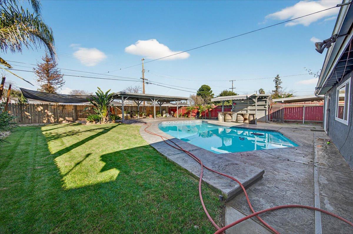 1524 W Fountain Way, Fresno, CA 93705