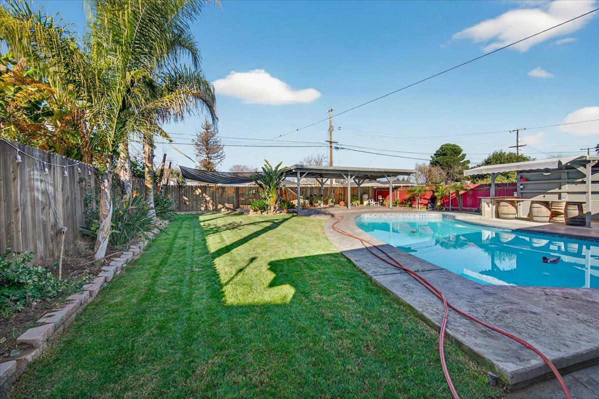 1524 W Fountain Way, Fresno, CA 93705