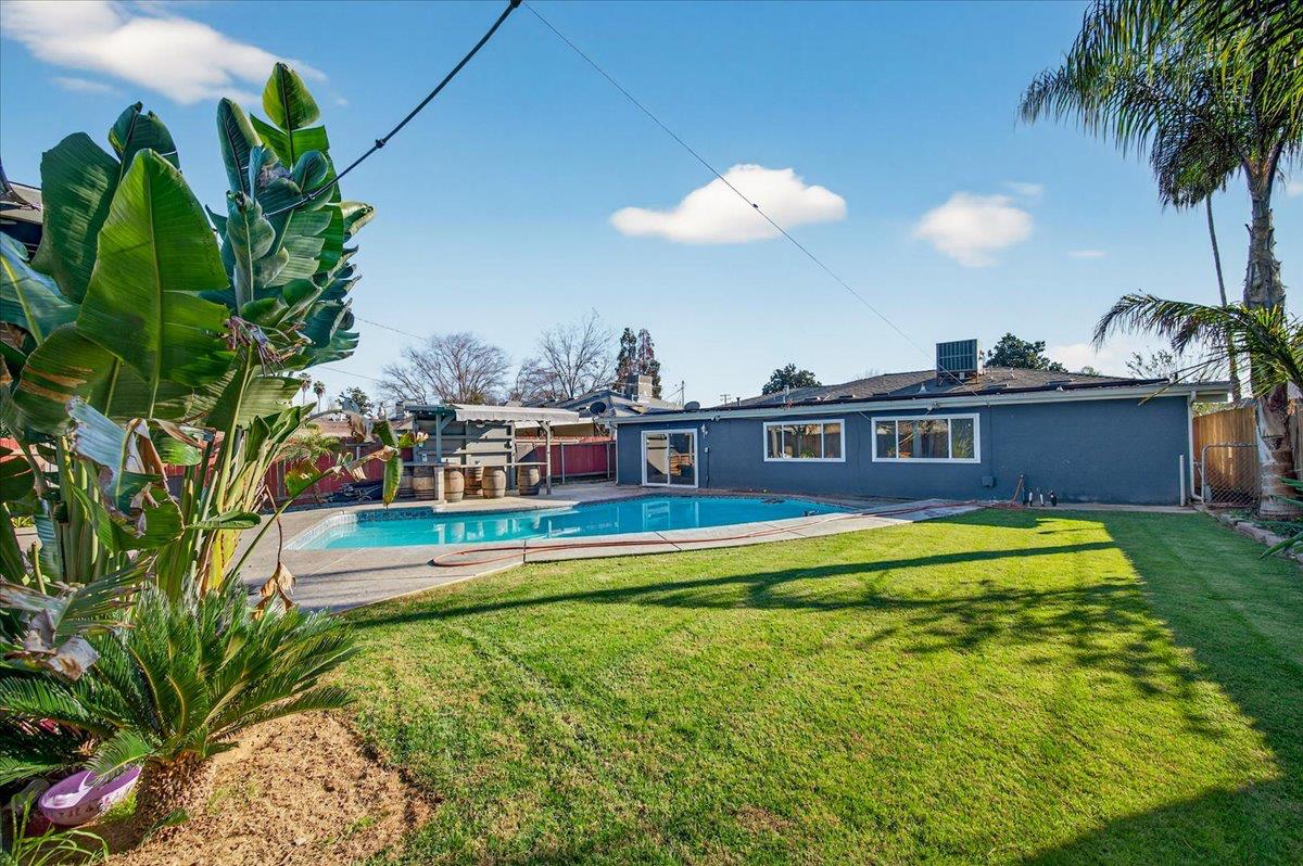 1524 W Fountain Way, Fresno, CA 93705