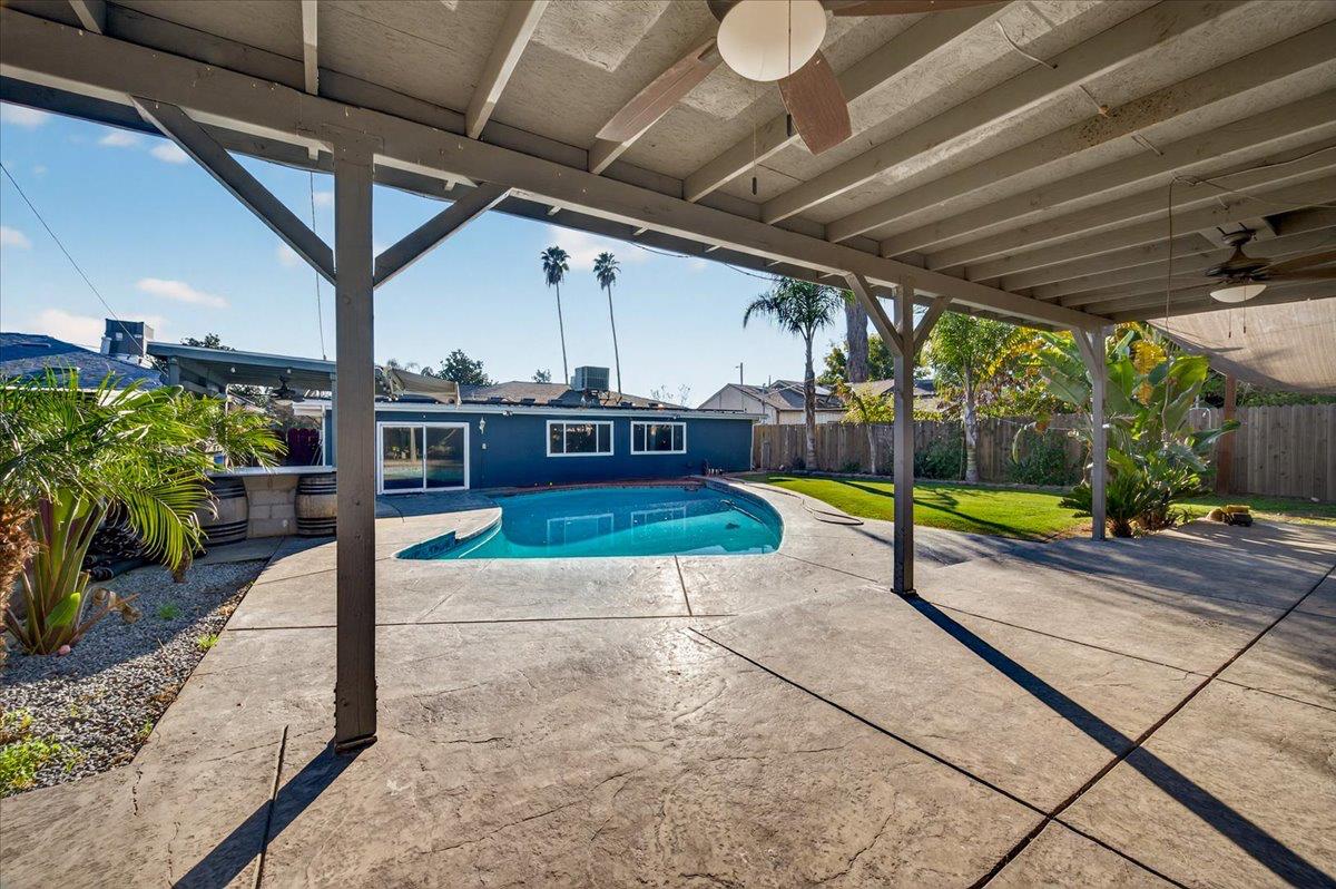 1524 W Fountain Way, Fresno, CA 93705