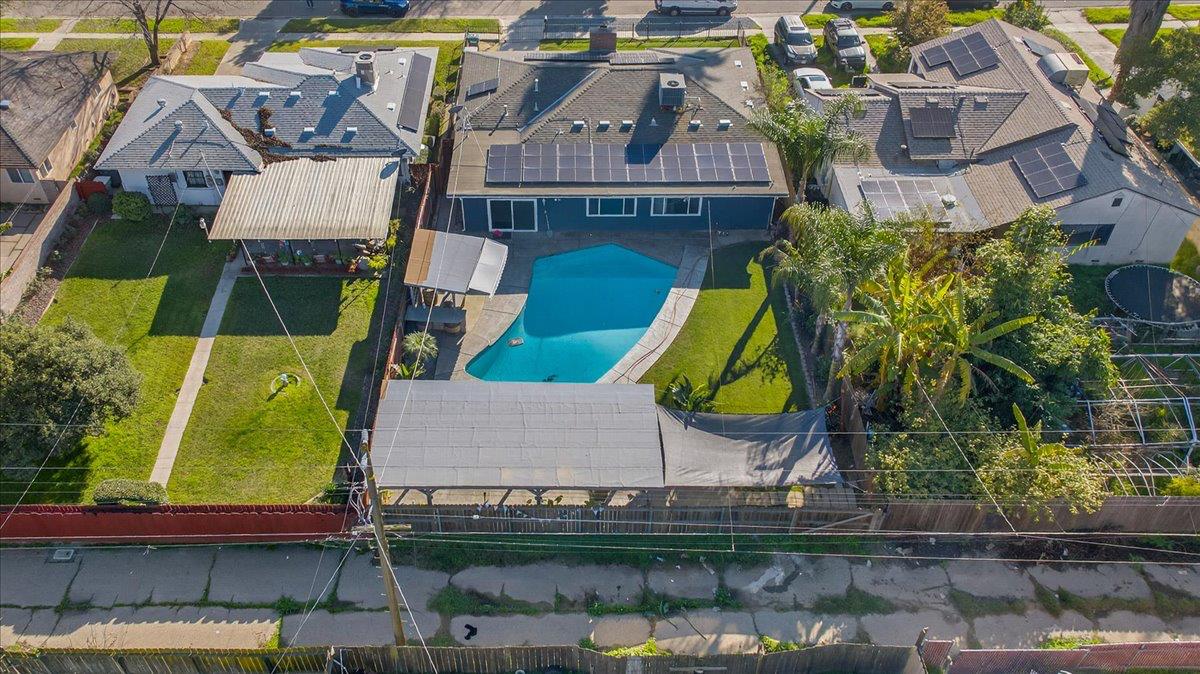 1524 W Fountain Way, Fresno, CA 93705