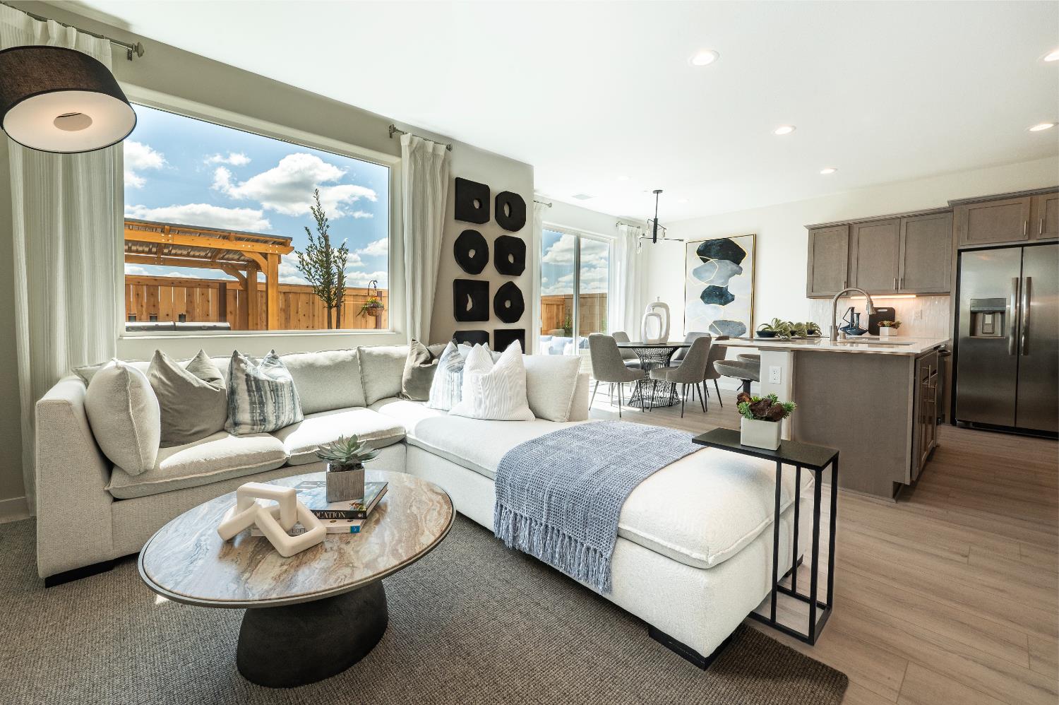 576 Ophelia Ave, Madera, CA 93636