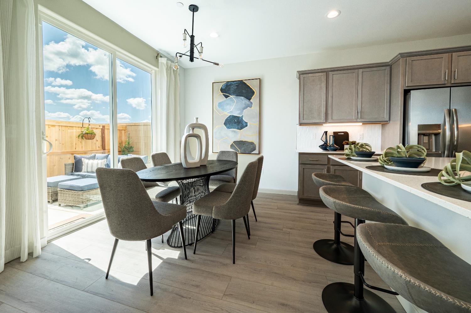 576 Ophelia Ave, Madera, CA 93636