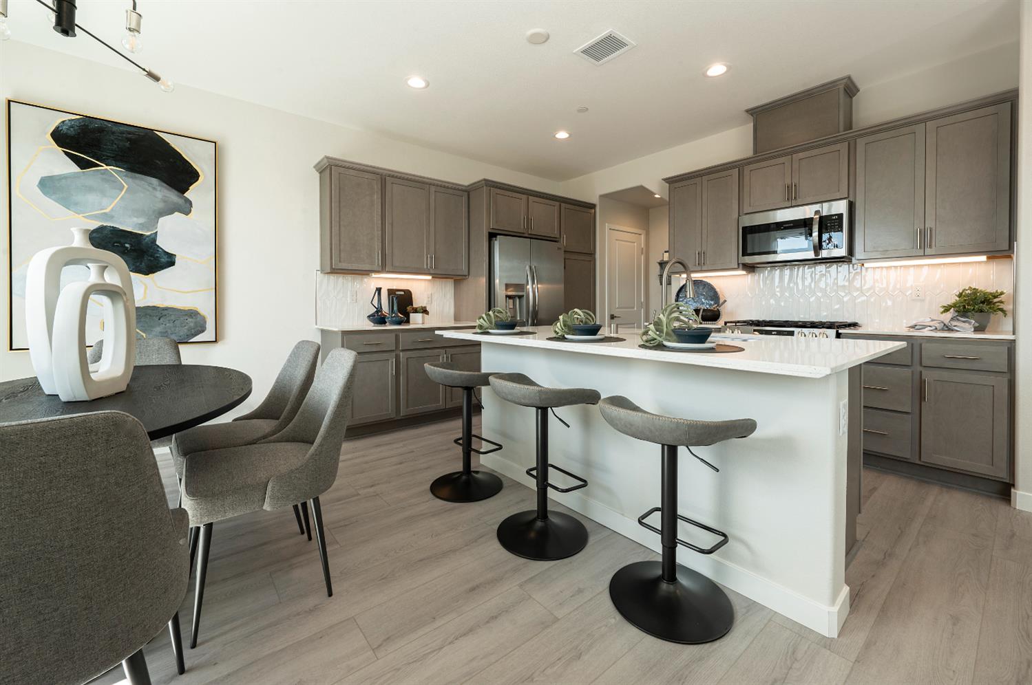 576 Ophelia Ave, Madera, CA 93636