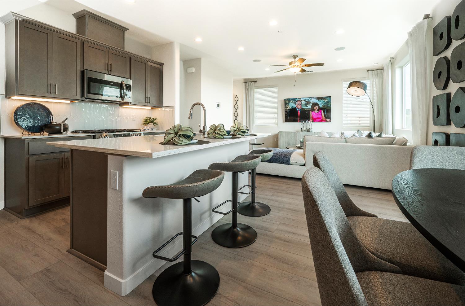 576 Ophelia Ave, Madera, CA 93636