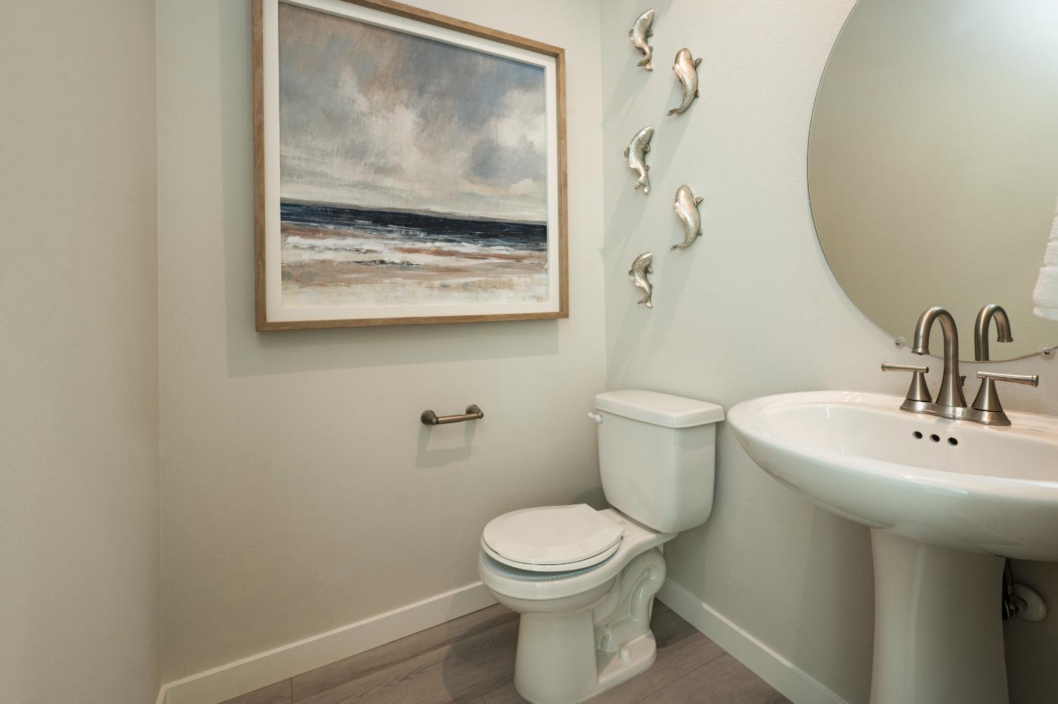 576 Ophelia Ave, Madera, CA 93636