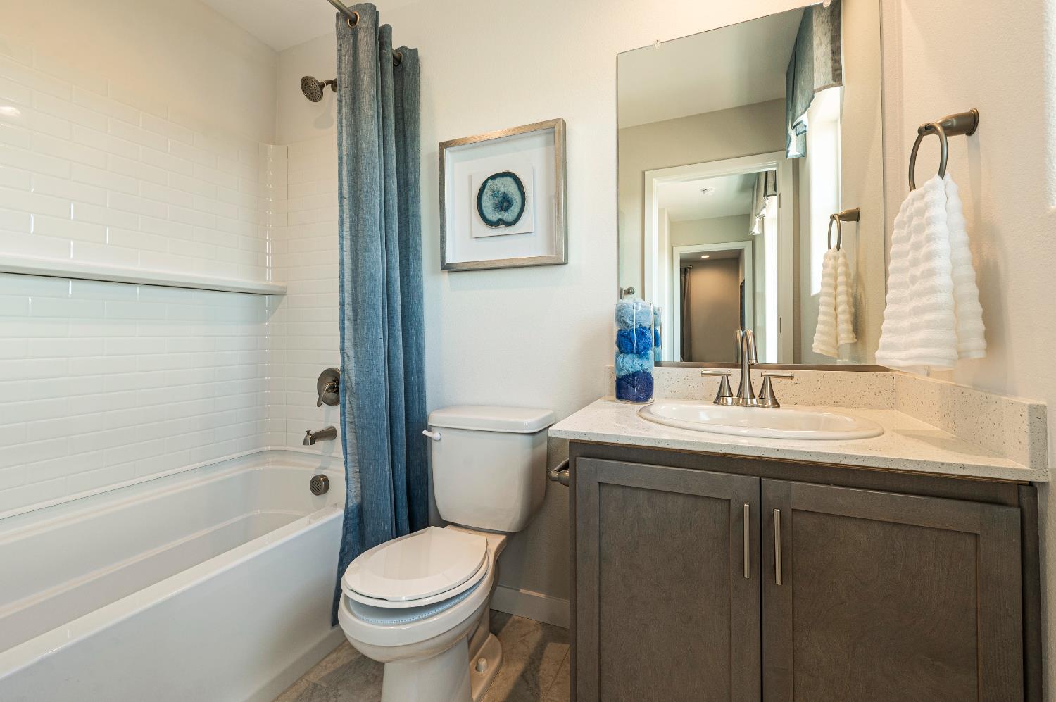 576 Ophelia Ave, Madera, CA 93636