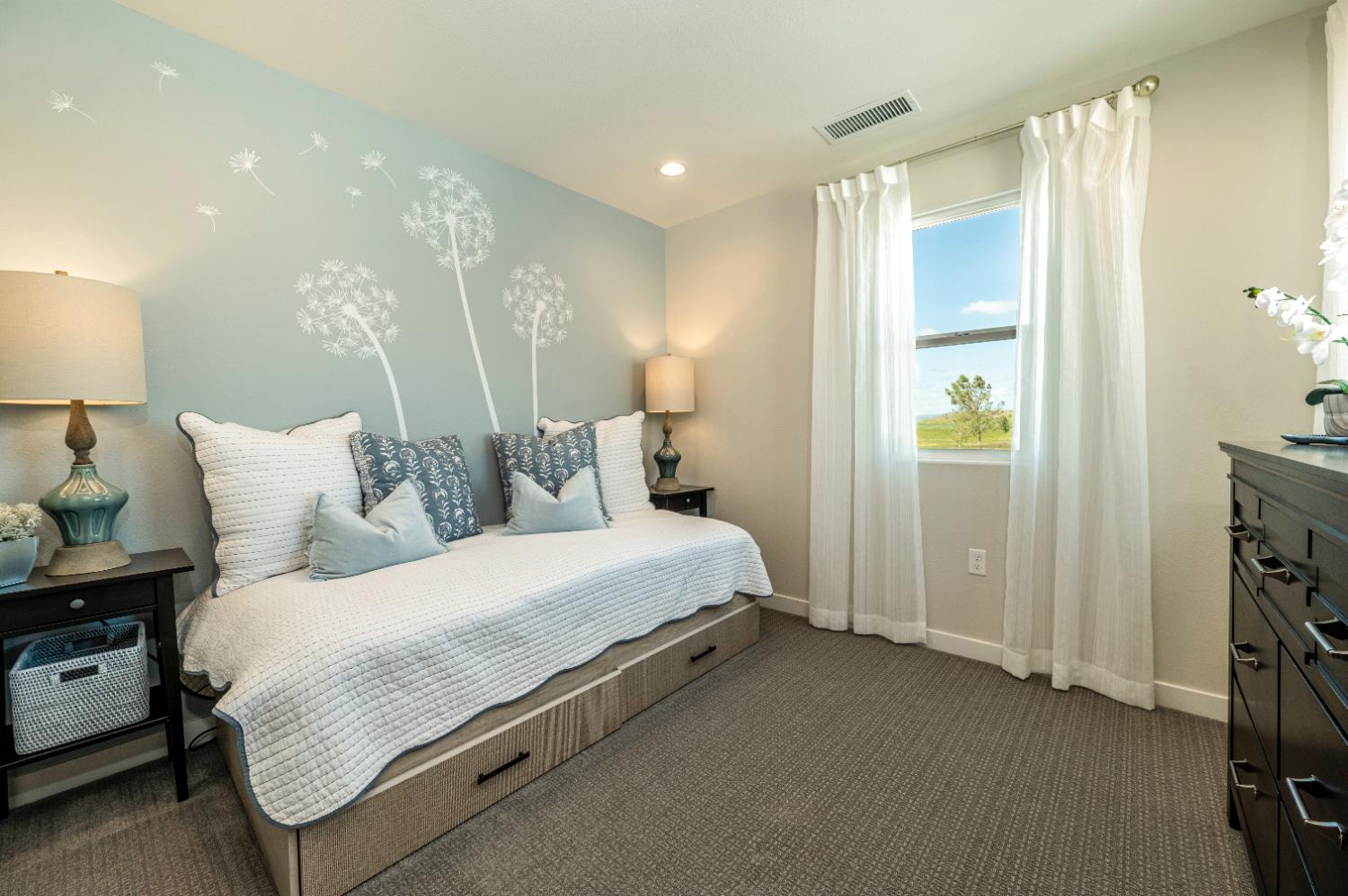 576 Ophelia Ave, Madera, CA 93636