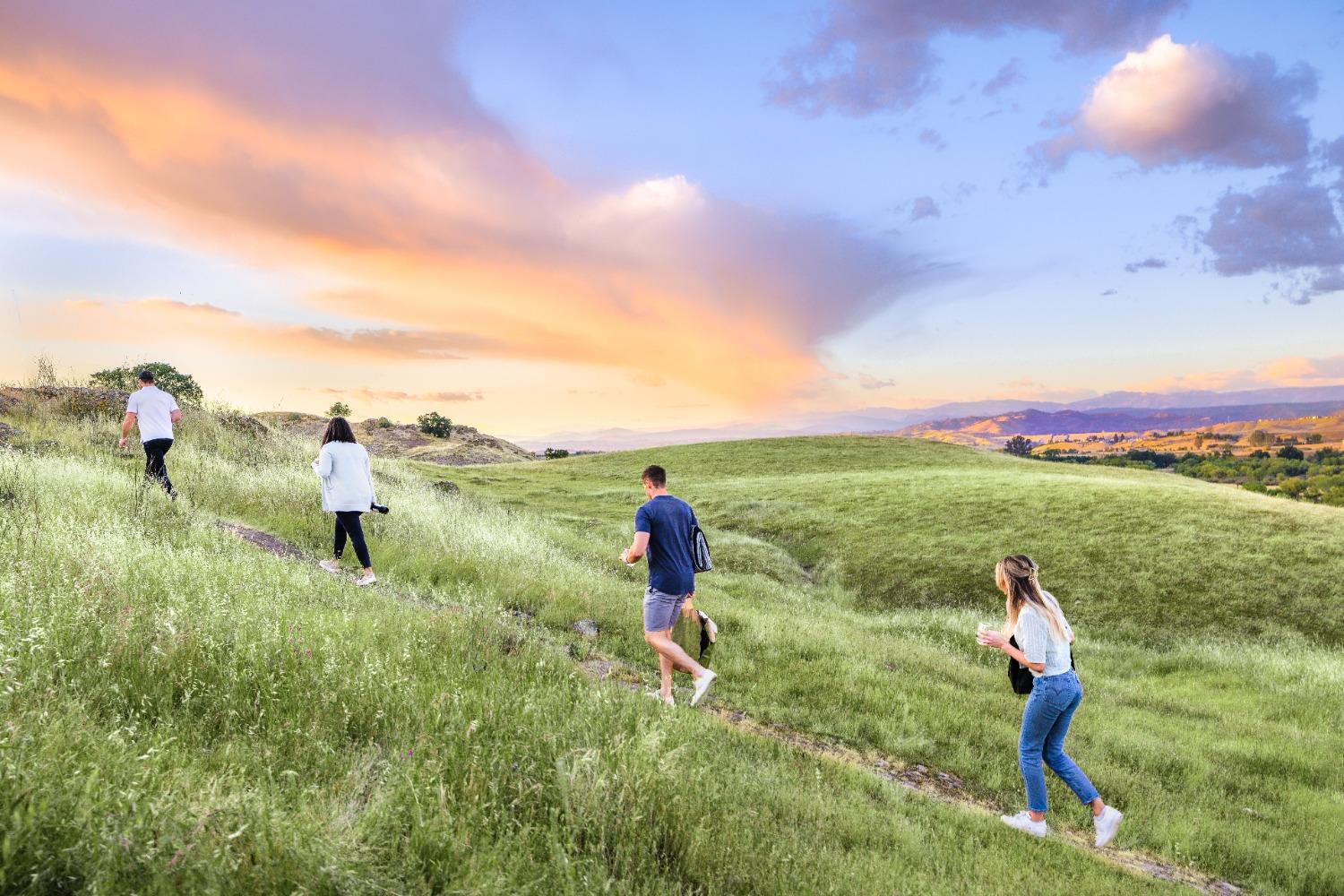 576 Ophelia Ave, Madera, CA 93636