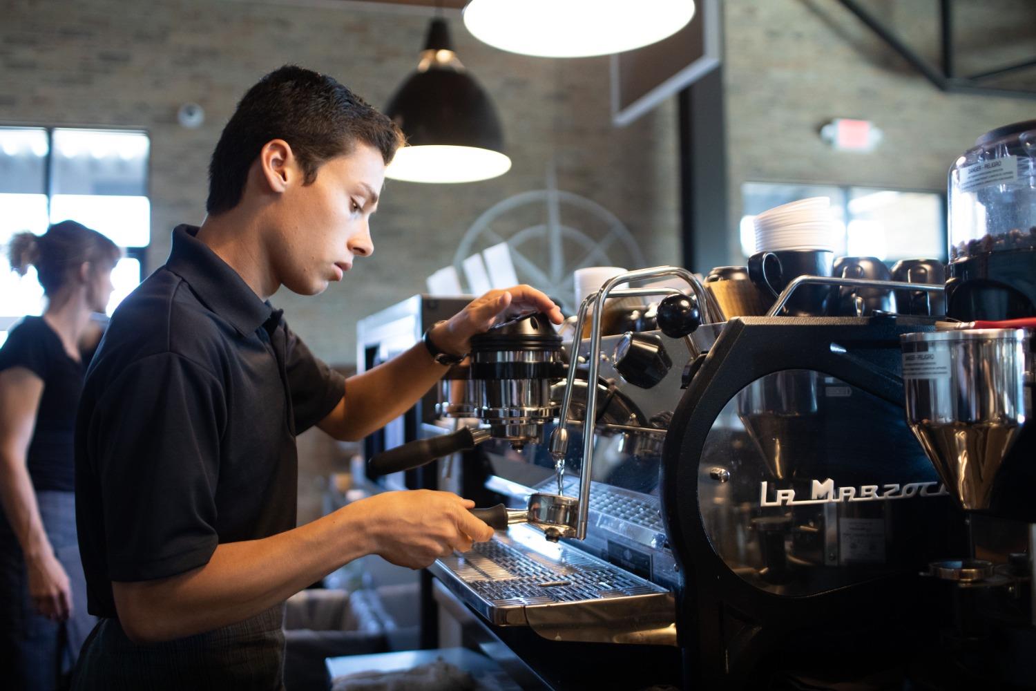 576 Ophelia Ave, Madera, CA 93636