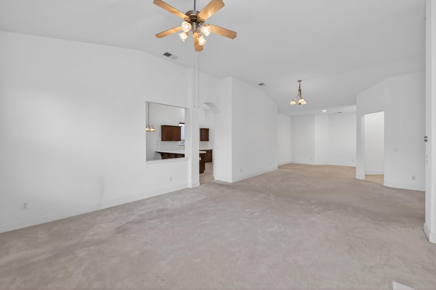 2445 Kaweah Ave, Clovis, CA 93619