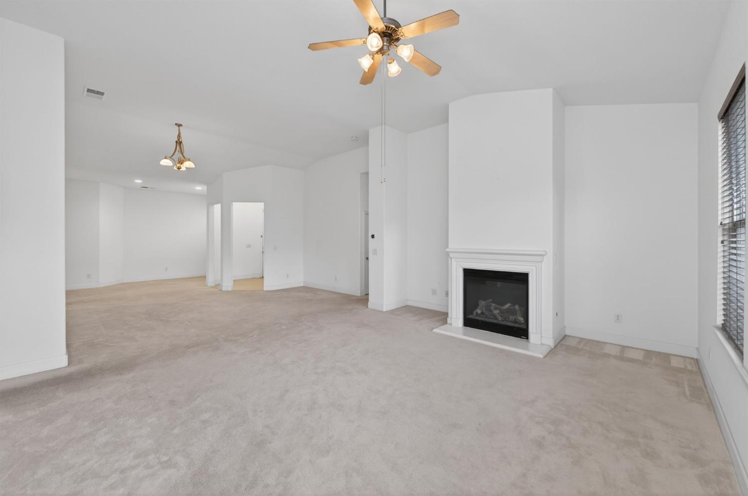 2445 Kaweah Ave, Clovis, CA 93619