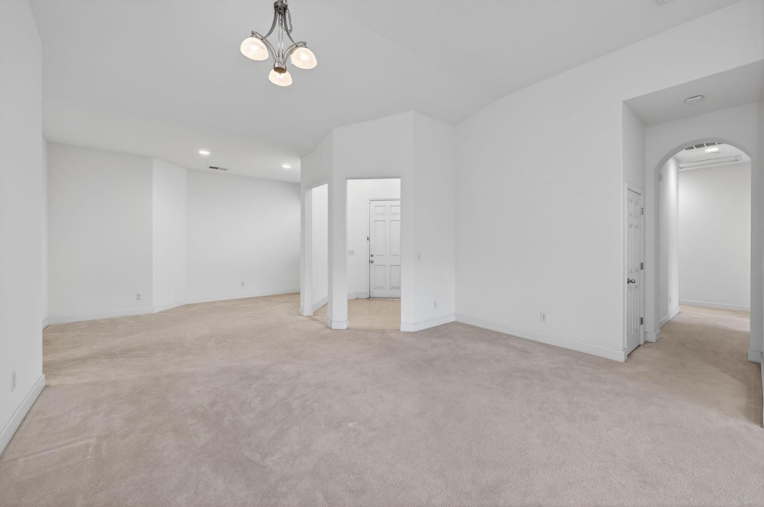 2445 Kaweah Ave, Clovis, CA 93619