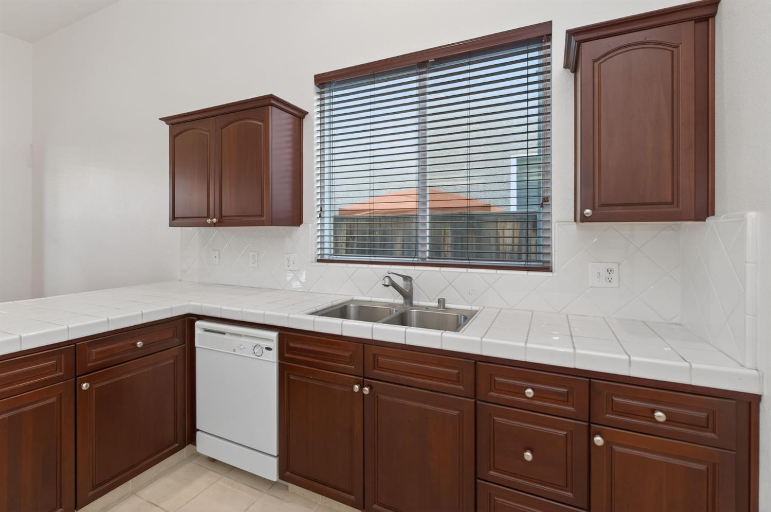 2445 Kaweah Ave, Clovis, CA 93619