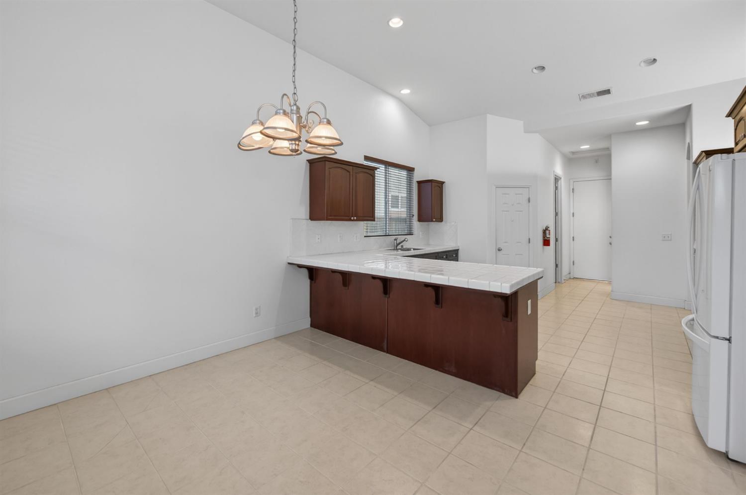 2445 Kaweah Ave, Clovis, CA 93619