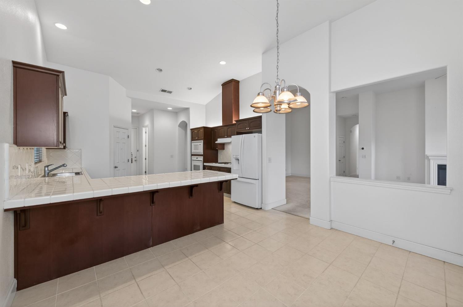 2445 Kaweah Ave, Clovis, CA 93619