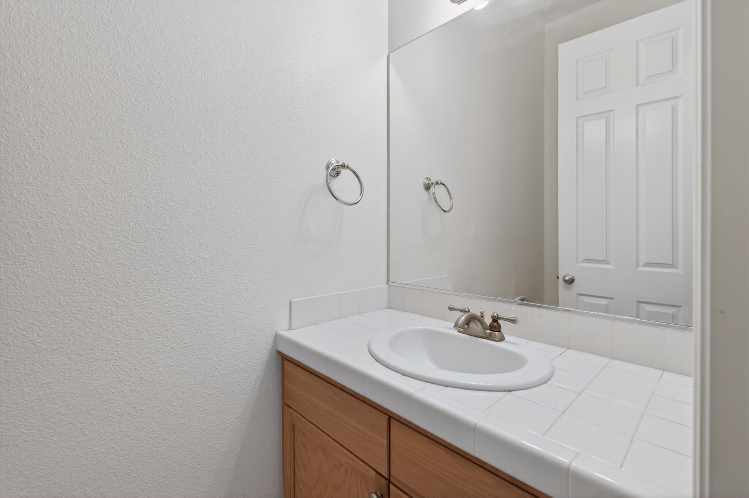 2445 Kaweah Ave, Clovis, CA 93619