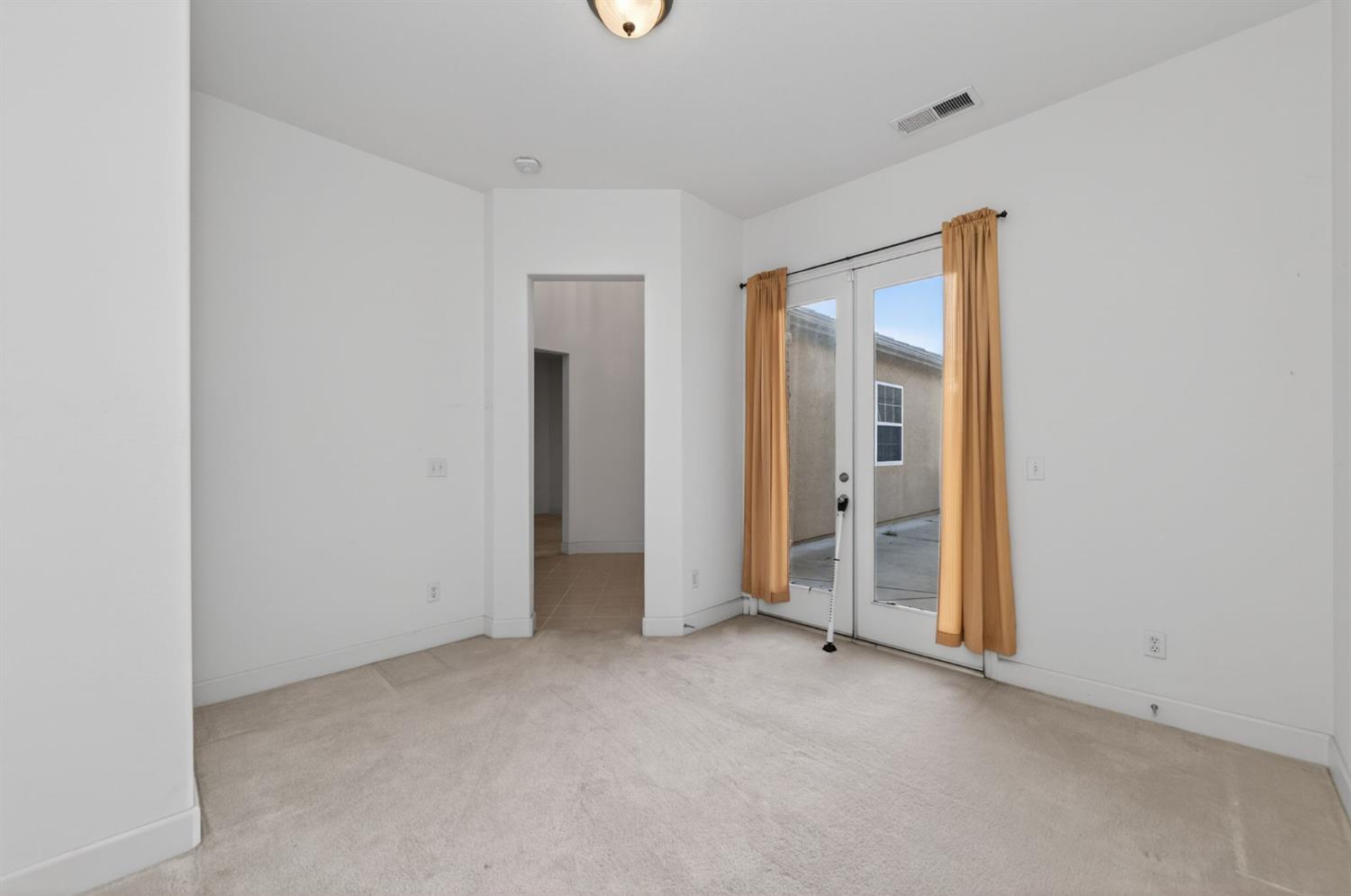 2445 Kaweah Ave, Clovis, CA 93619